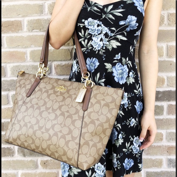 Coach Handbags - 👒Coach Tote 👒NWT